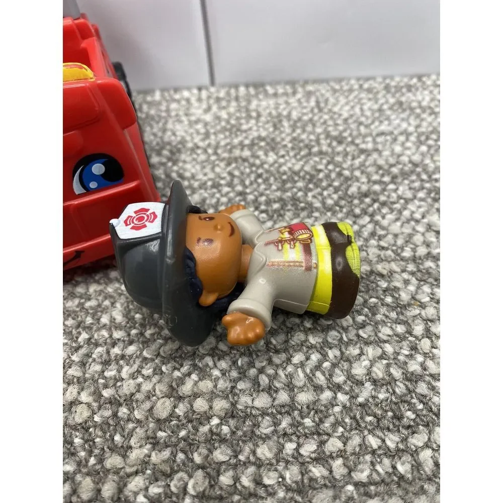 Fisher Price‎ Little People Fire Truck Plus Person Nice Set Preschool Early Fun